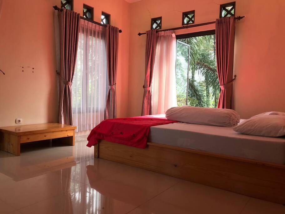 Villa Naumi Bandung Buitenkant foto