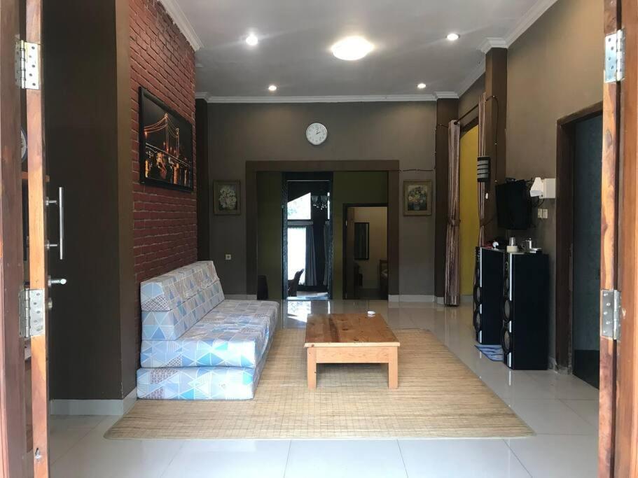 Villa Naumi Bandung Buitenkant foto