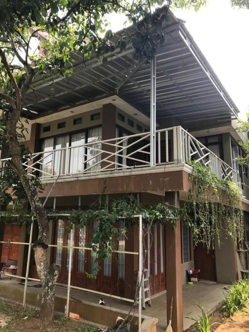 Villa Naumi Bandung Buitenkant foto