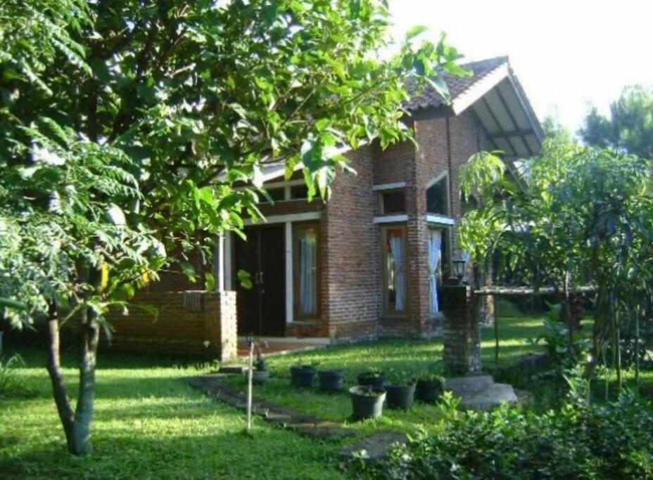 Villa Naumi Bandung Buitenkant foto