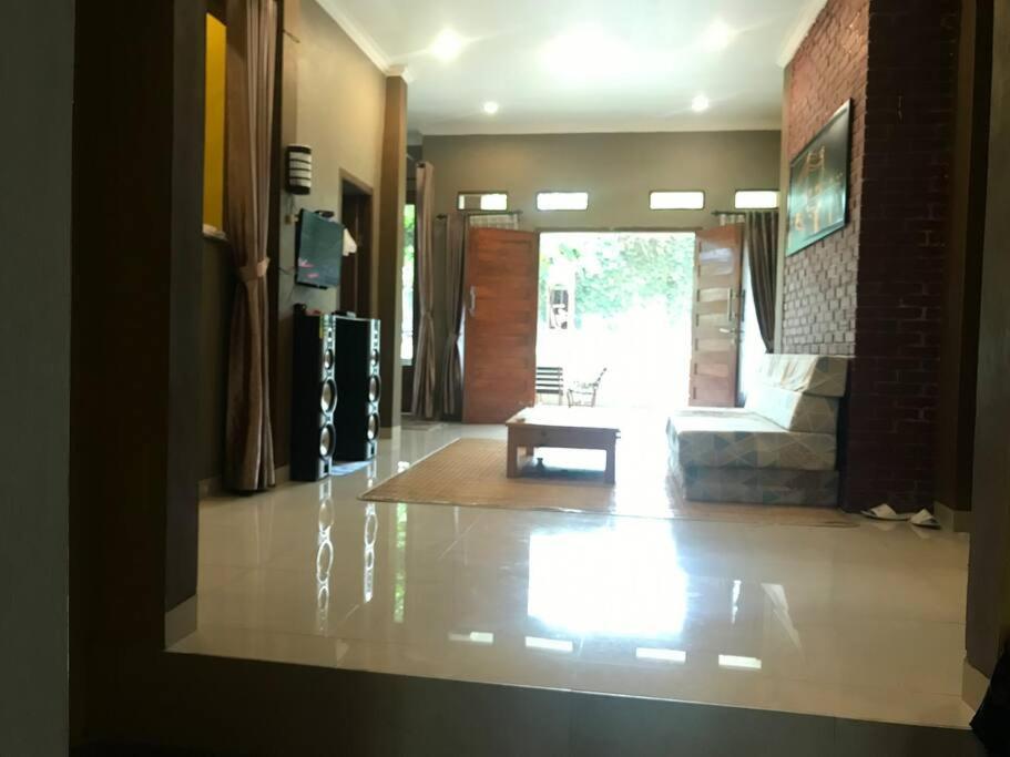 Villa Naumi Bandung Buitenkant foto